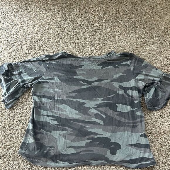 Splendid short sleeve top. Size L - Picture 3 of 3